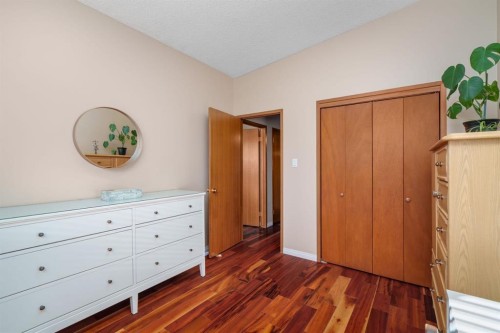 2026 41 Street Se, Calgary, AB - Indoor Photo Showing Bedroom