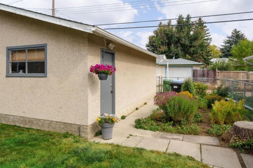 2026 41 Street Se, Calgary, AB - Outdoor With Exterior