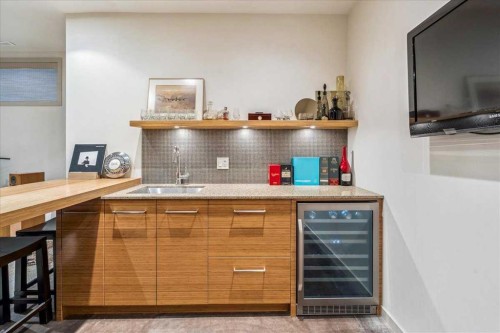 374 Discovery Ridge Way Sw, Calgary, AB - Indoor Photo Showing Other Room