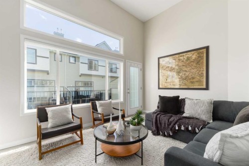 126 Everhollow Heights Sw, Calgary, AB - Indoor Photo Showing Living Room