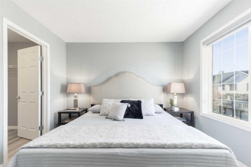 126 Everhollow Heights Sw, Calgary, AB - Indoor Photo Showing Bedroom