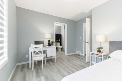 126 Everhollow Heights Sw, Calgary, AB - Indoor Photo Showing Other Room