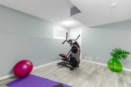 126 Everhollow Heights Sw, Calgary, AB - Indoor Photo Showing Gym Room