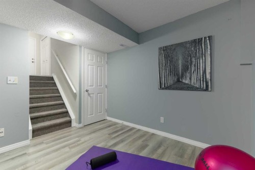126 Everhollow Heights Sw, Calgary, AB - Indoor Photo Showing Other Room