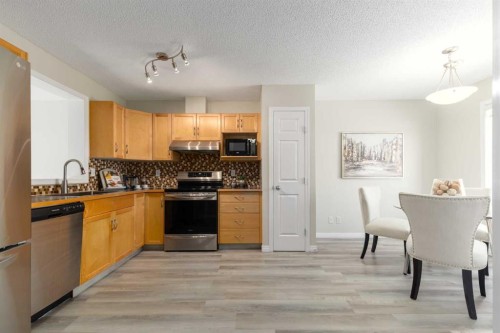 126 Everhollow Heights Sw, Calgary, AB - Indoor Photo Showing Other Room