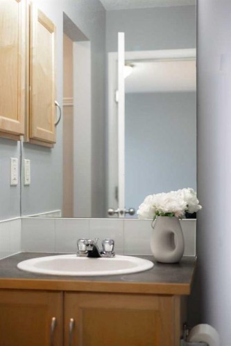 126 Everhollow Heights Sw, Calgary, AB - Indoor Photo Showing Bathroom