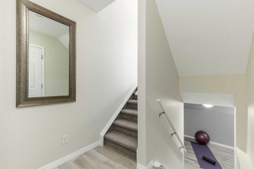 126 Everhollow Heights Sw, Calgary, AB - Indoor Photo Showing Other Room