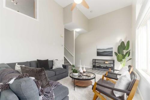 126 Everhollow Heights Sw, Calgary, AB - Indoor Photo Showing Living Room