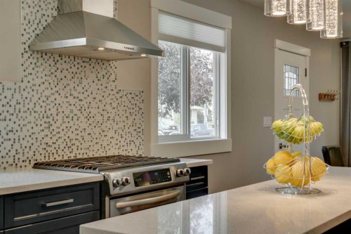 2444 45 Street Se, Calgary, AB - Indoor Photo Showing Kitchen