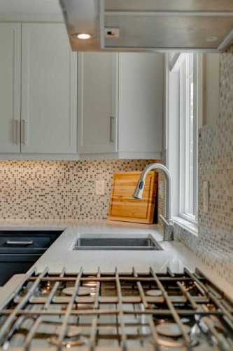 2444 45 Street Se, Calgary, AB - Indoor