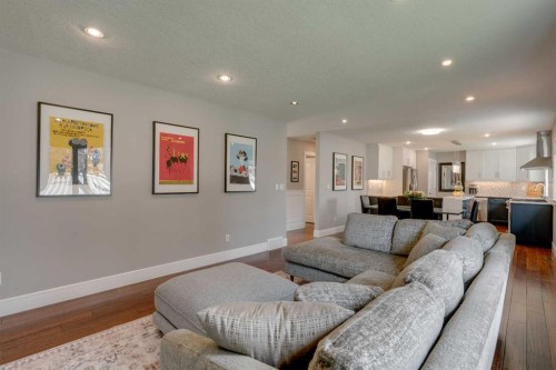 2444 45 Street Se, Calgary, AB - Indoor Photo Showing Living Room