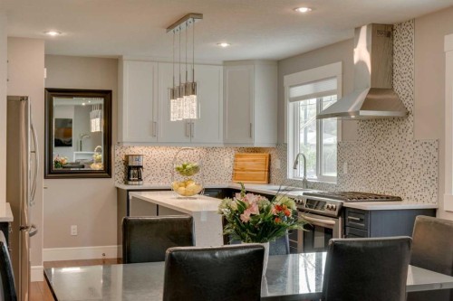 2444 45 Street Se, Calgary, AB - Indoor Photo Showing Other Room