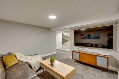 2444 45 Street Se, Calgary, AB - Indoor Photo Showing Living Room