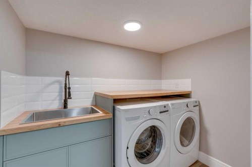2444 45 Street Se, Calgary, AB - Indoor Photo Showing Laundry Room