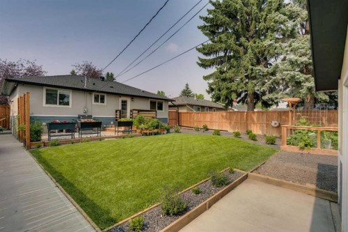 2444 45 Street Se, Calgary, AB - Outdoor