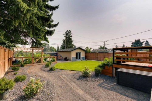 2444 45 Street Se, Calgary, AB - Outdoor