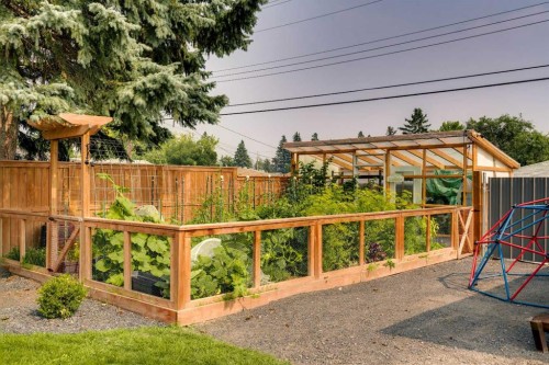 2444 45 Street Se, Calgary, AB - Outdoor