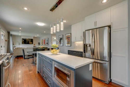 2444 45 Street Se, Calgary, AB - Indoor Photo Showing Kitchen With Stainless Steel Kitchen With Upgraded Kitchen