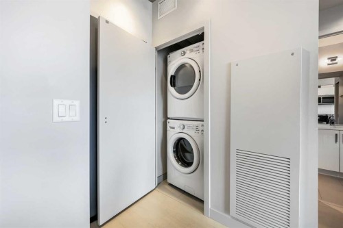 705-1010 6 Street Sw, Calgary, AB - Indoor Photo Showing Laundry Room