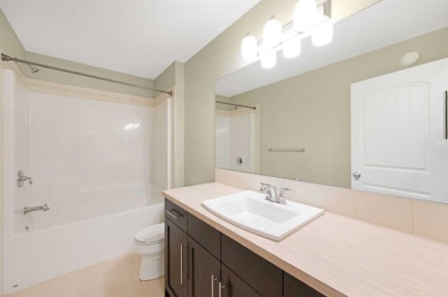 140 Nolancrest Green Nw, Calgary, AB - Indoor Photo Showing Bathroom