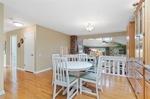 9632 Oakcliffe Drive Sw, Calgary, AB - Indoor Photo Showing Dining Room