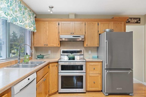 9632 Oakcliffe Drive Sw, Calgary, AB - Indoor Photo Showing Kitchen With Double Sink