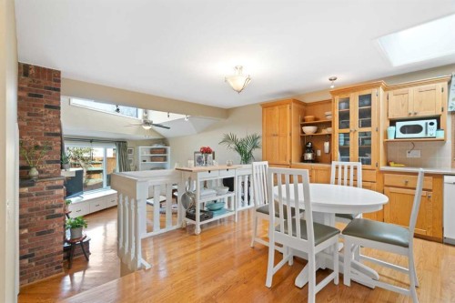 9632 Oakcliffe Drive Sw, Calgary, AB - Indoor Photo Showing Dining Room