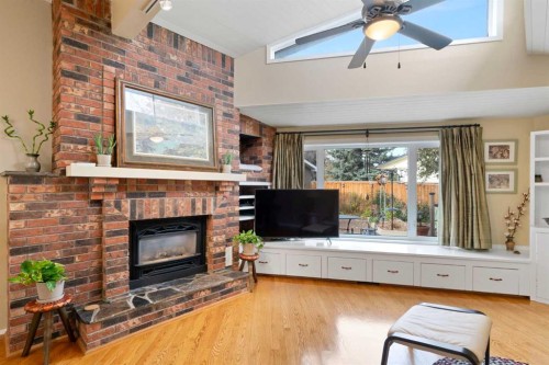 9632 Oakcliffe Drive Sw, Calgary, AB - Indoor Photo Showing Living Room With Fireplace