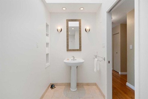 9632 Oakcliffe Drive Sw, Calgary, AB - Indoor Photo Showing Other Room