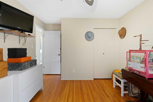 9632 Oakcliffe Drive Sw, Calgary, AB - Indoor Photo Showing Other Room