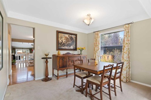 9632 Oakcliffe Drive Sw, Calgary, AB - Indoor Photo Showing Other Room