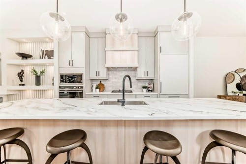 2528 7 Avenue Nw, Calgary, AB - Indoor Photo Showing Kitchen With Upgraded Kitchen