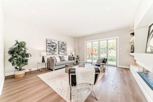 2528 7 Avenue Nw, Calgary, AB - Indoor Photo Showing Living Room
