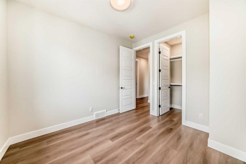 2528 7 Avenue Nw, Calgary, AB - Indoor Photo Showing Other Room