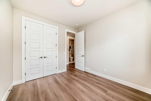 2528 7 Avenue Nw, Calgary, AB - Indoor Photo Showing Other Room