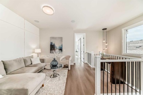 2528 7 Avenue Nw, Calgary, AB - Indoor Photo Showing Living Room