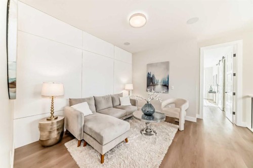 2528 7 Avenue Nw, Calgary, AB - Indoor Photo Showing Living Room