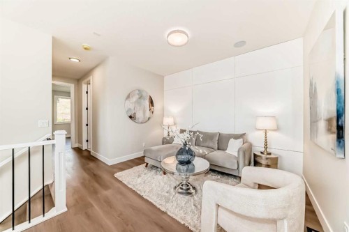2528 7 Avenue Nw, Calgary, AB - Indoor Photo Showing Living Room