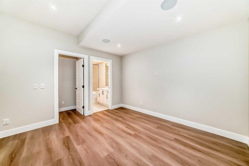 2528 7 Avenue Nw, Calgary, AB - Indoor Photo Showing Other Room