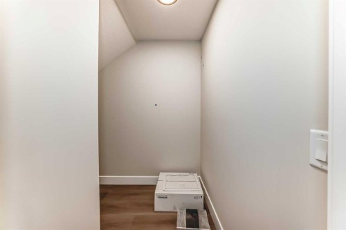 2528 7 Avenue Nw, Calgary, AB - Indoor Photo Showing Other Room