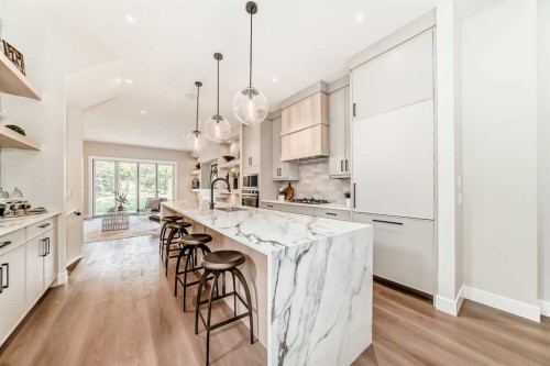 2528 7 Avenue Nw, Calgary, AB - Indoor Photo Showing Kitchen With Upgraded Kitchen