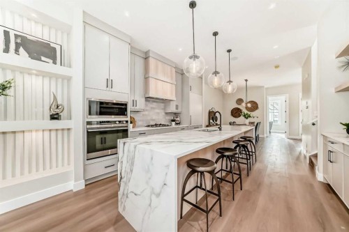 2528 7 Avenue Nw, Calgary, AB - Indoor Photo Showing Kitchen With Upgraded Kitchen