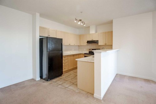 1212-333 Taravista Drive Ne, Calgary, AB - Indoor Photo Showing Kitchen