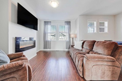 401-1086 Williamstown Boulevard Nw, Airdrie, AB - Indoor Photo Showing Living Room