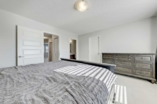 401-1086 Williamstown Boulevard Nw, Airdrie, AB - Indoor Photo Showing Bedroom
