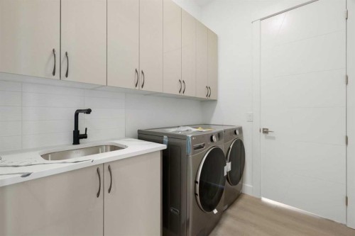 340 Muirfield Crescent, Lyalta, AB - Indoor Photo Showing Laundry Room