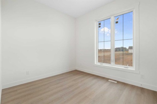 340 Muirfield Crescent, Lyalta, AB - Indoor Photo Showing Other Room