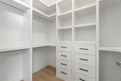 340 Muirfield Crescent, Lyalta, AB - Indoor With Storage