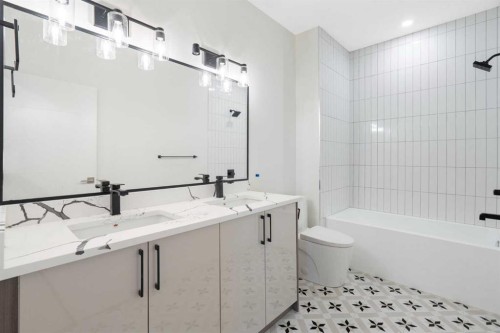 340 Muirfield Crescent, Lyalta, AB - Indoor Photo Showing Bathroom