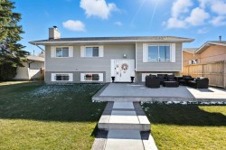 211 Pinetree Place NE Calgary, AB T1Y 1M2